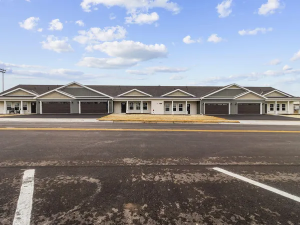 $369,900 | 1601 Wildlife Drive, Unit 4, Kewaskum, WI 53040