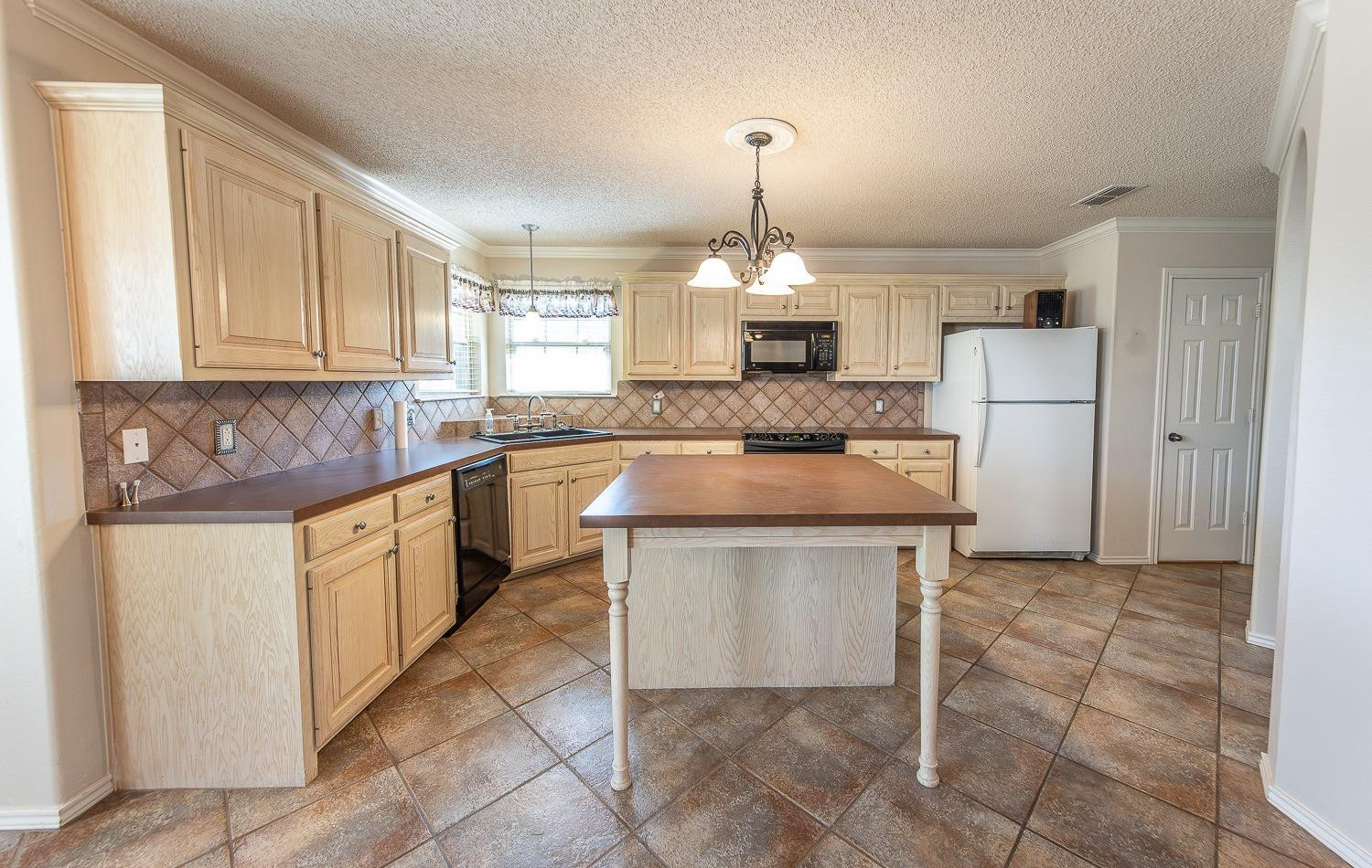 6101 100th Street Lubbock, TX 79424 - Photo 3 of 26 Photo 3