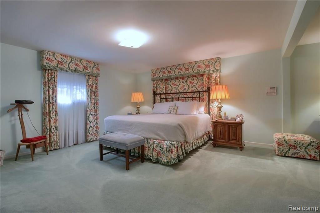 659 North Rosedale Court Grosse Pointe Woods, MI 48236 - Photo 16 of 36