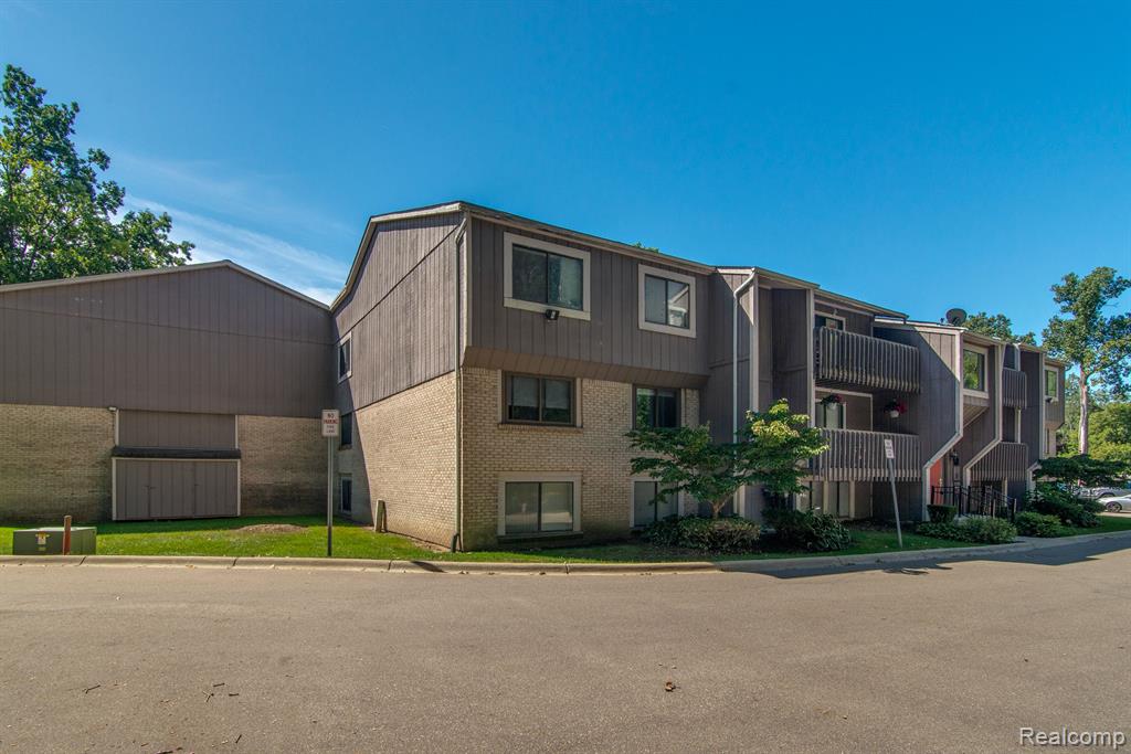 29870 West 12 Mile Road, Unit 704 Farmington, MI 48334 - Photo 3 of 16