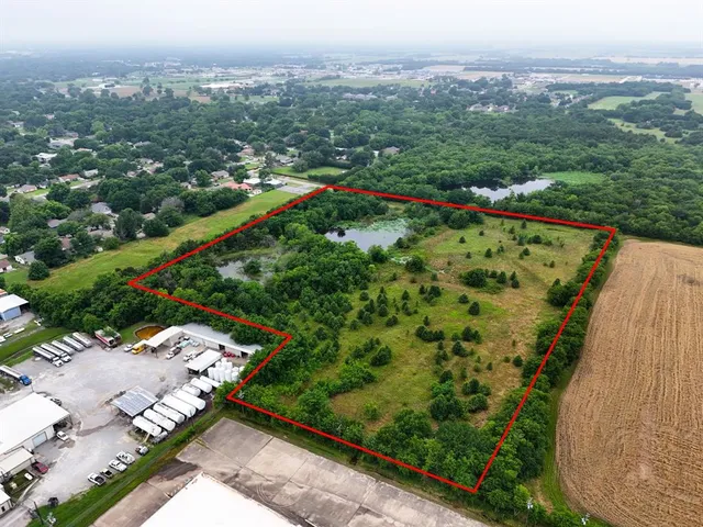 an aerial view of a yard and mountain