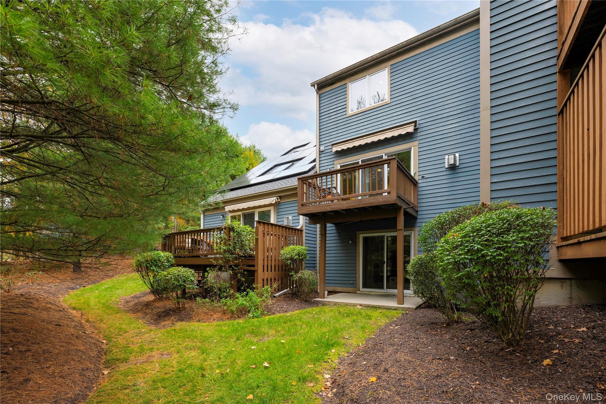 5704 Manor Drive Peekskill, NY 10566 - Photo 22 of 39 front view of a house with a yard