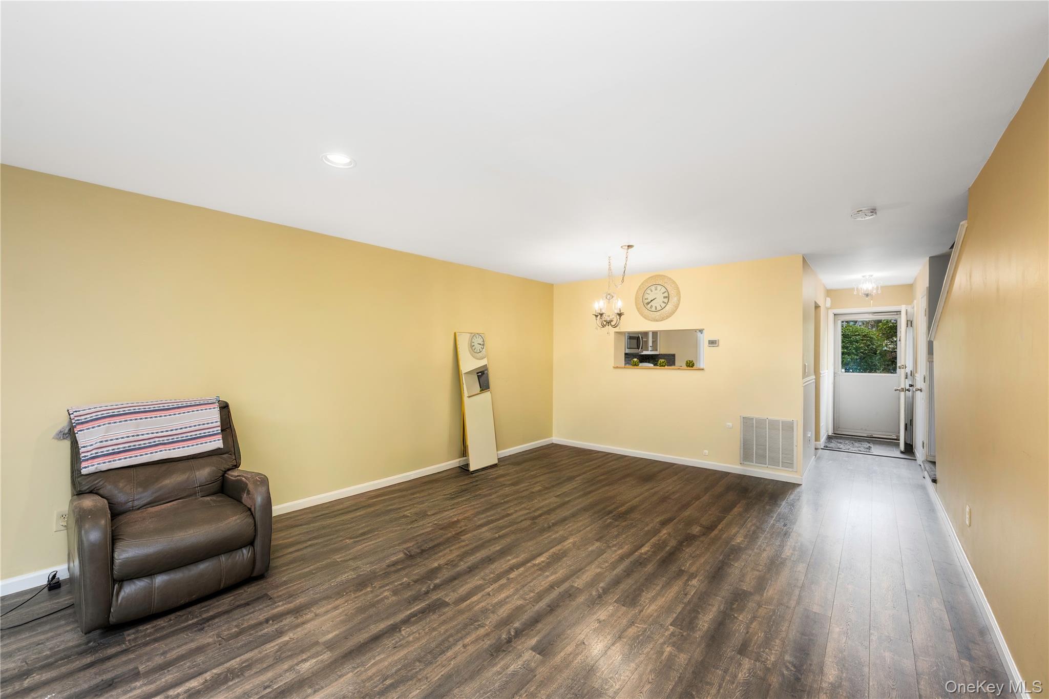 5704 Manor Drive Peekskill, NY 10566 - Photo 5 of 39