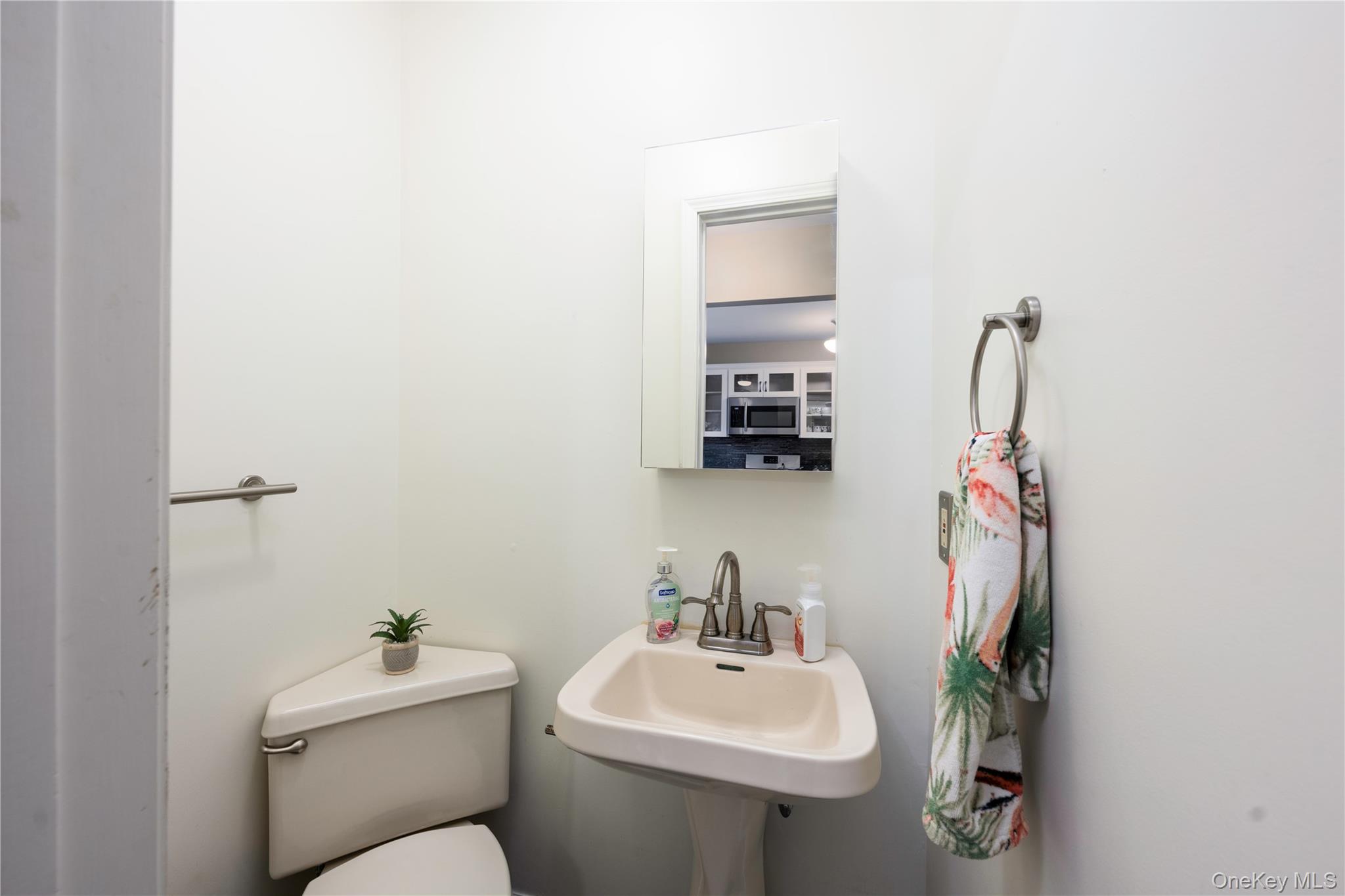 5704 Manor Drive Peekskill, NY 10566 - Photo 10 of 39 a bathroom with a sink toilet and shower