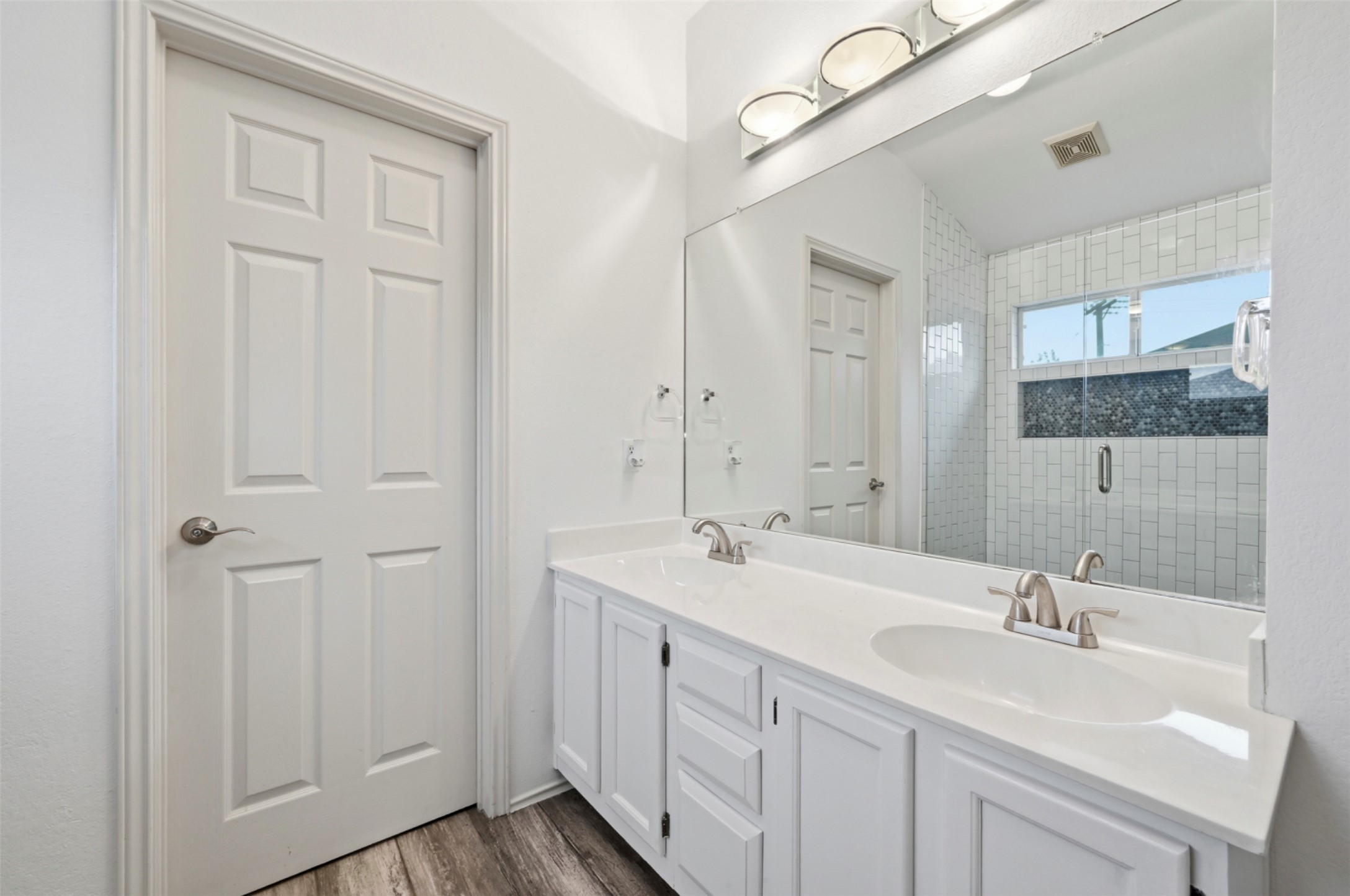 3629 Ruby Red Drive Austin, TX 78728 - Photo 18 of 35 Ensuite bathroom featuring double vanity