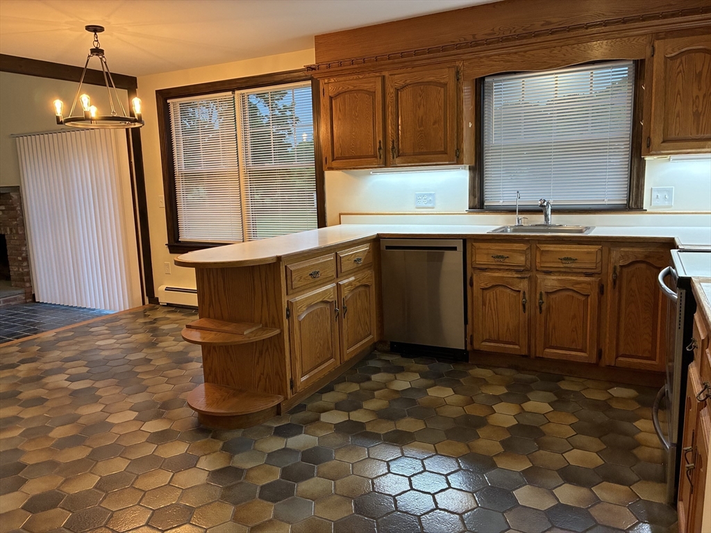 1077 North Street Walpole, MA 02081 - Photo 4 of 19