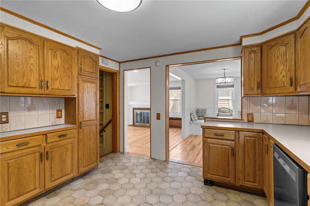 65 Howland Road Cranston, RI 02910 - Photo 15 of 41 Gallery Image 15