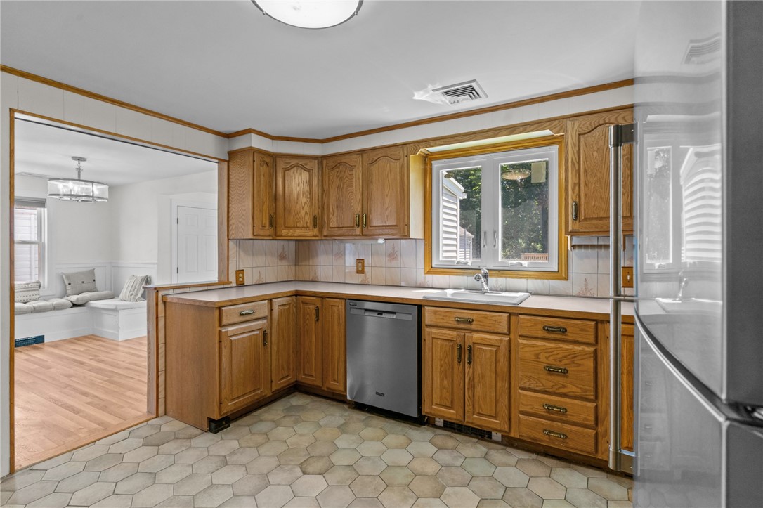 65 Howland Road Cranston, RI 02910 - Photo 16 of 41 Gallery Image 16
