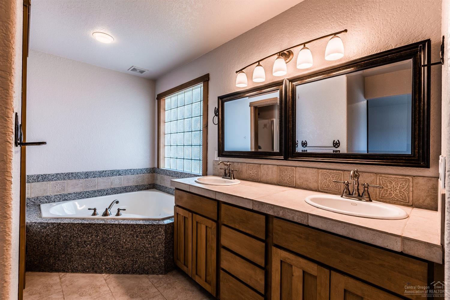 21540 Southwest Gift Road Bend, OR 97703 - Photo 17 of 24 Additional Photo