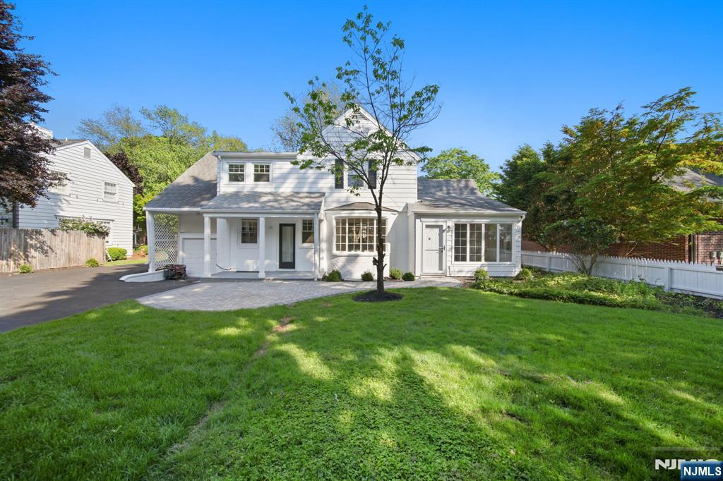 55 Forest Road Demarest, NJ 07627 - Photo 3 of 30