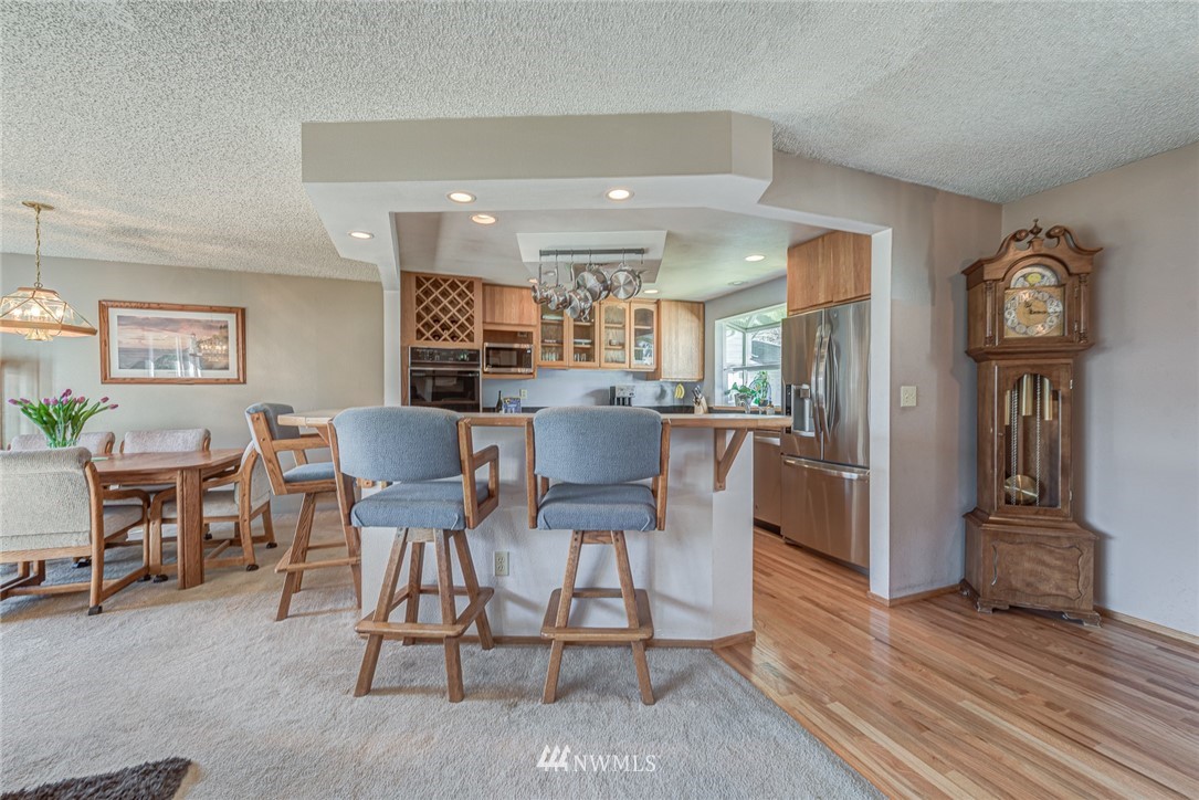 826 201st Place Southeast Bothell, WA 98012 - Photo 5 of 32
