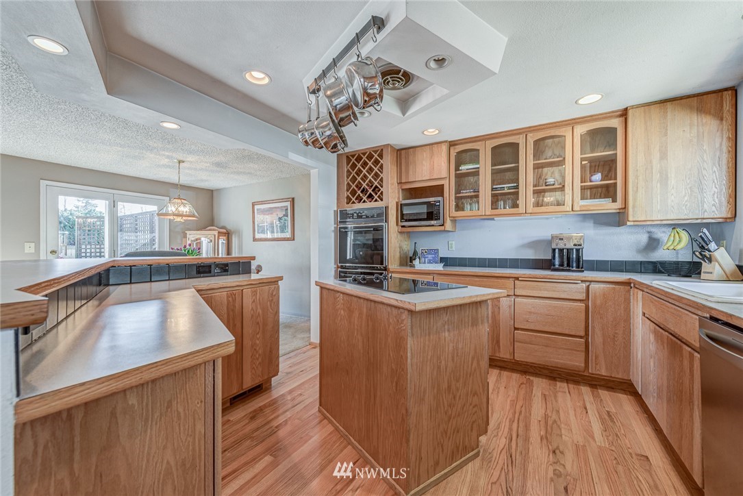 826 201st Place Southeast Bothell, WA 98012 - Photo 6 of 32