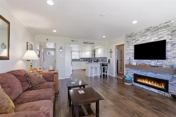 $199,000 | 108 Harbor Drive, Unit 102, Runaway Bay, TX 76426