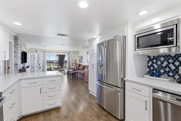 $199,000 | 108 Harbor Drive, Unit 102, Runaway Bay, TX 76426