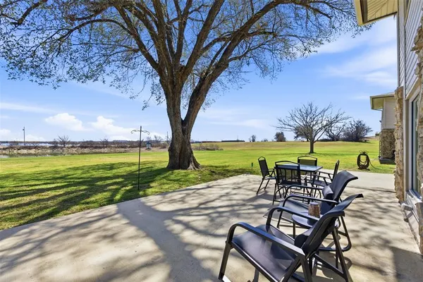 $199,000 | 108 Harbor Drive, Unit 102, Runaway Bay, TX 76426