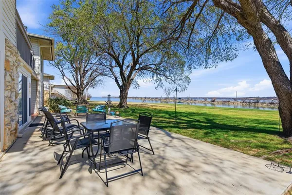 $199,000 | 108 Harbor Drive, Unit 102, Runaway Bay, TX 76426