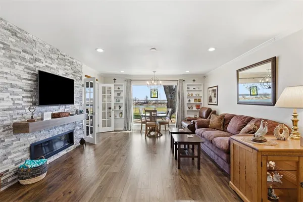 $199,000 | 108 Harbor Drive, Unit 102, Runaway Bay, TX 76426