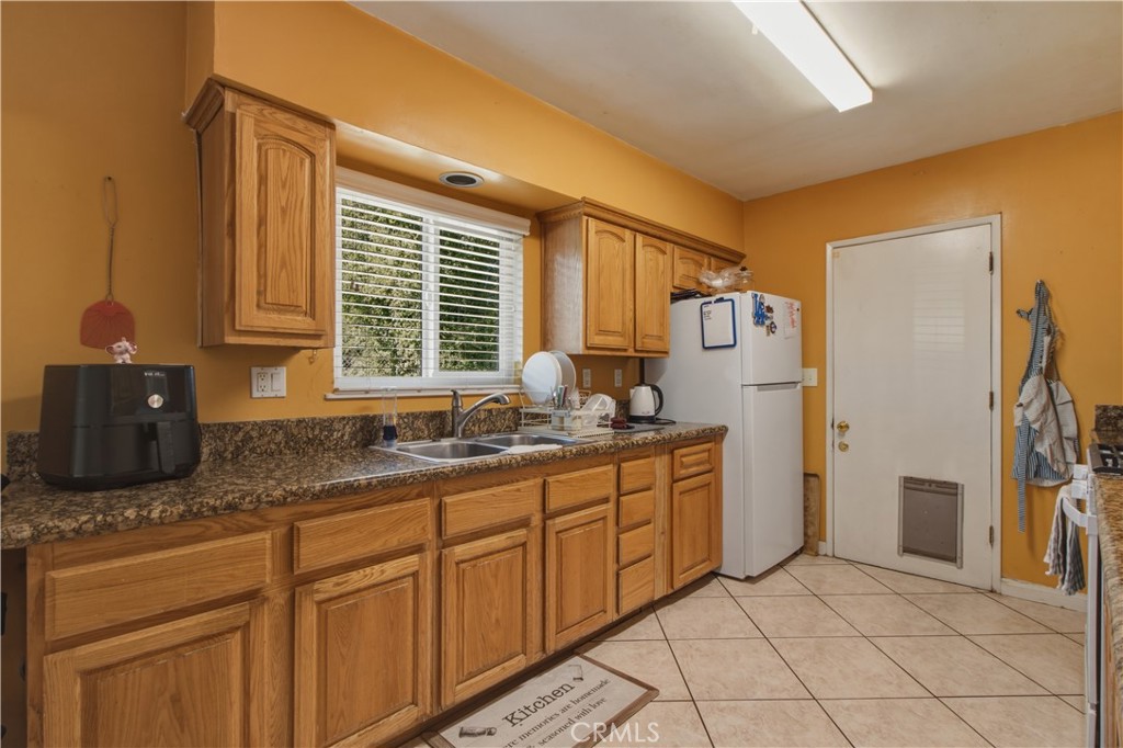 910 West George Street Banning, CA 92220 - Photo 8 of 34