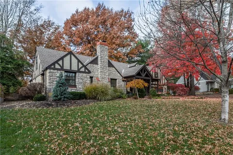 $1,175,000 | 8308 High Drive, Leawood, KS 66206