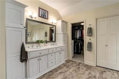 $1,175,000 | 8308 High Drive, Leawood, KS 66206