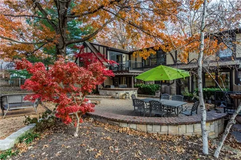 $1,175,000 | 8308 High Drive, Leawood, KS 66206