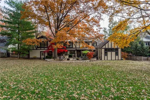 $1,175,000 | 8308 High Drive, Leawood, KS 66206