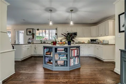 $1,175,000 | 8308 High Drive, Leawood, KS 66206