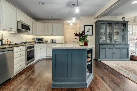 $1,175,000 | 8308 High Drive, Leawood, KS 66206