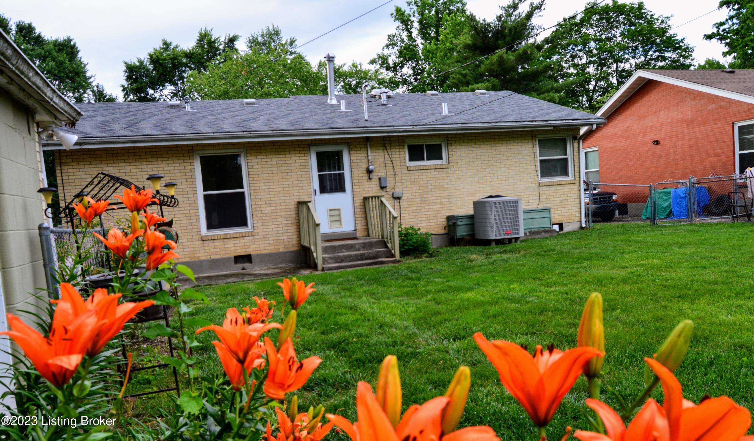 3008 Nepperhan Road Louisville, KY 40220 - Photo 2 of 12 DSC_0477