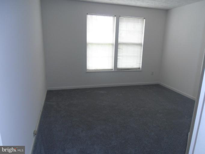 693 Winding Stream Way, Unit 302 Odenton, MD 21113 - Photo 8 of 26 an empty room with a window