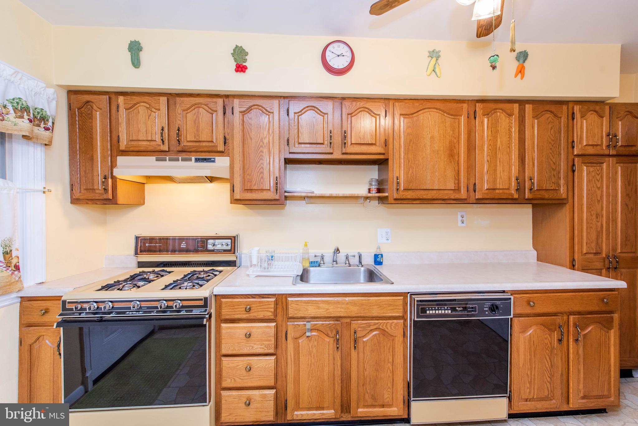 3715 Ina Avenue Baltimore, MD 21206 - Photo 14 of 34 Kitchen