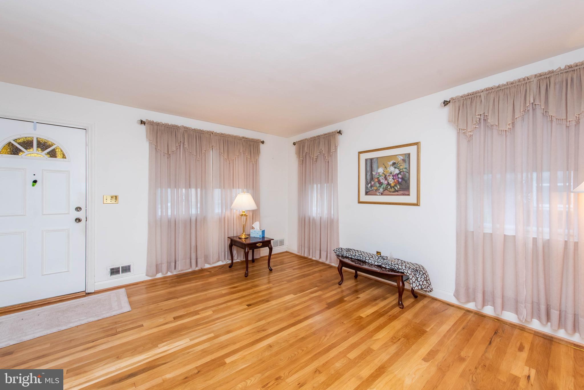 3715 Ina Avenue Baltimore, MD 21206 - Photo 6 of 34 Living Room