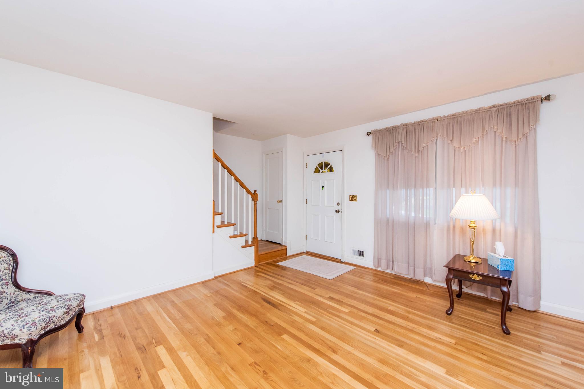 3715 Ina Avenue Baltimore, MD 21206 - Photo 7 of 34 Living Room