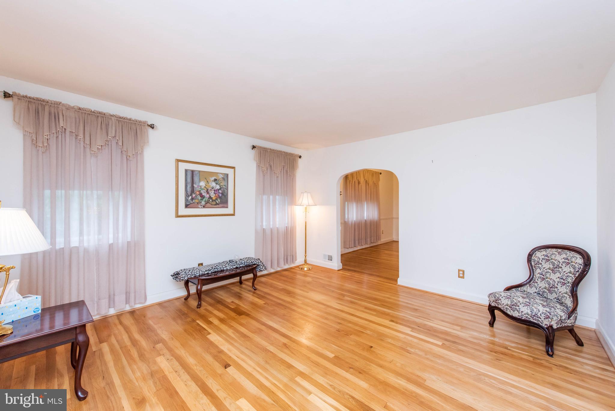 3715 Ina Avenue Baltimore, MD 21206 - Photo 9 of 34 Living Room
