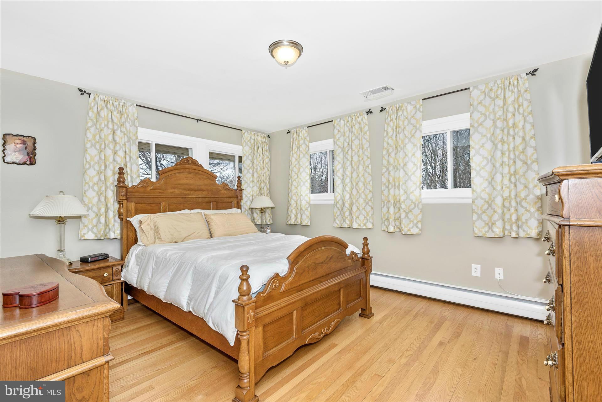 24915 Ridge Road Damascus, MD 20872 - Photo 17 of 25 Bedroom (Master)