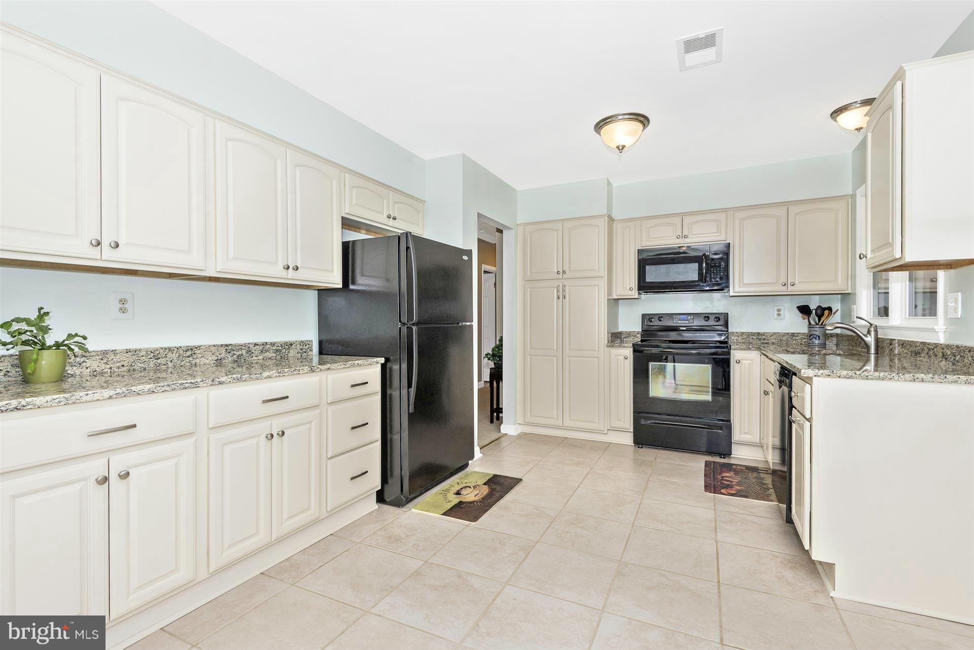 24915 Ridge Road Damascus, MD 20872 - Photo 6 of 25 Kitchen