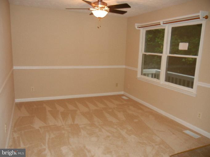 145 Mardsen Heights Road Linden, VA 22642 - Photo 7 of 22 Living Room