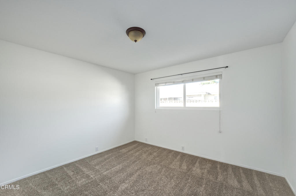 921 North M Street Oxnard, CA 93030 - Photo 11 of 14 an empty room with a window