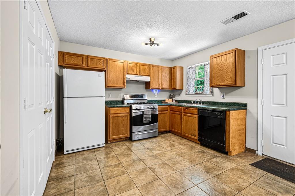 2343 Rambling Way Lithonia, GA 30058 - Photo 8 of 47