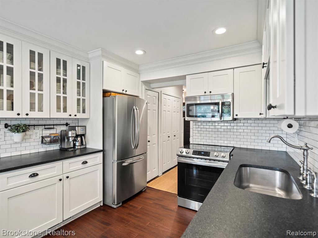 1601 Dancer Drive Rochester Hills, MI 48307 - Photo 12 of 43