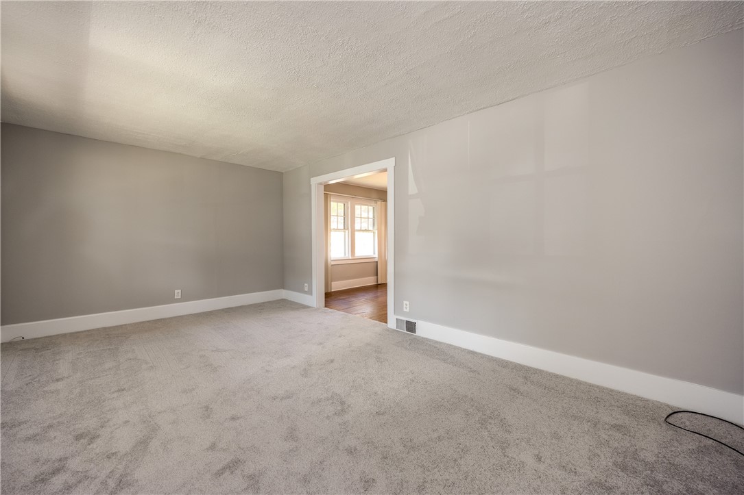 74 Everett Street Greece, NY 14615 - Photo 16 of 33