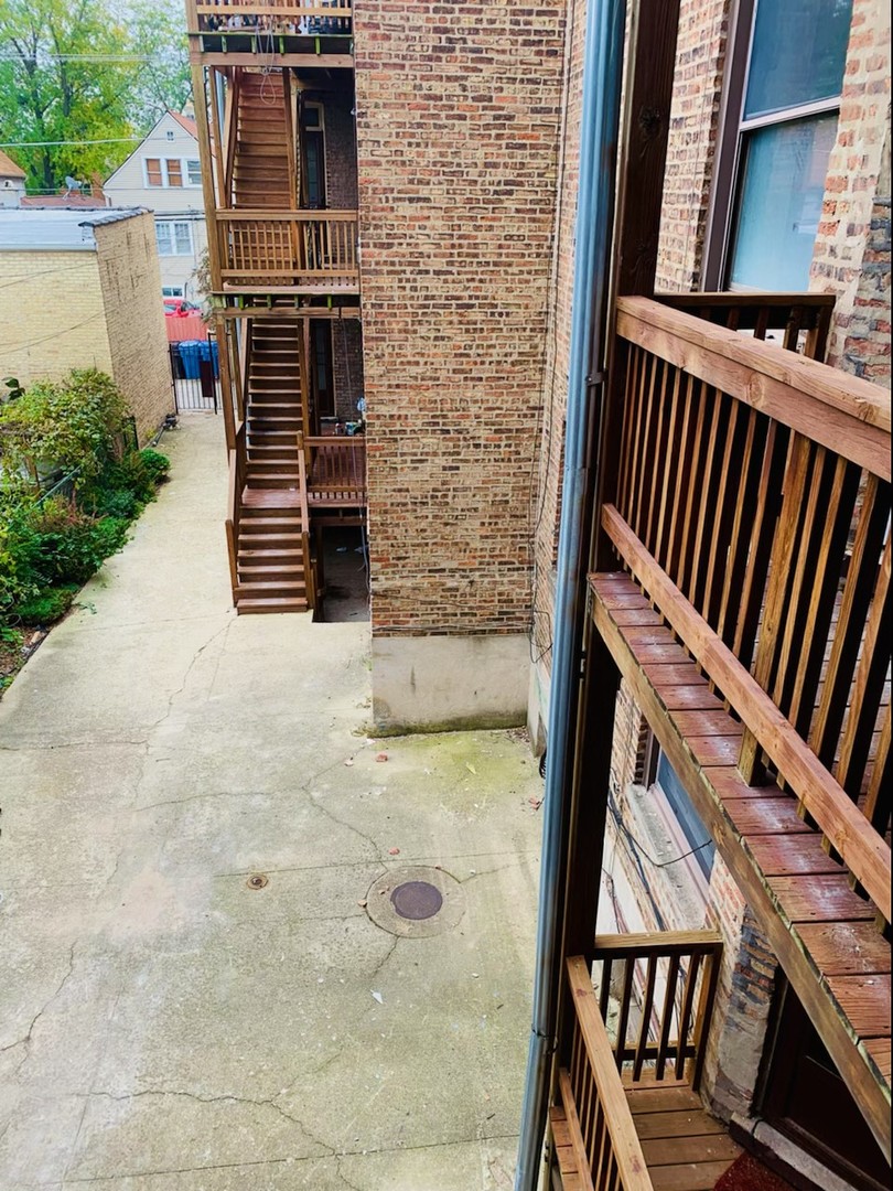 3755 West Addison Street, Unit 2E Chicago, IL 60618 - Photo 20 of 20 a view of outdoor space and deck