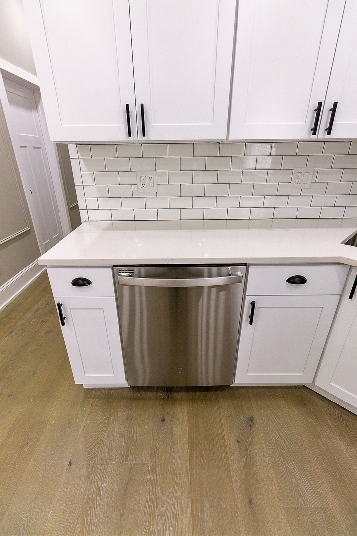 3755 West Addison Street, Unit 2E Chicago, IL 60618 - Photo 5 of 20 a close view of stove top oven