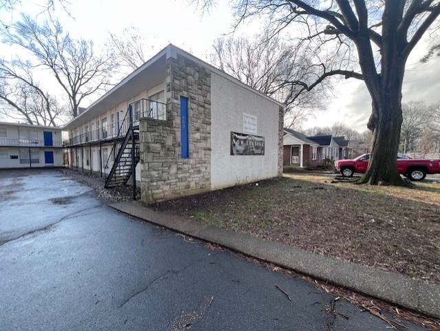600 Patterson Street Memphis, TN 38111 - Photo 5 of 10 a view of a house with a yard covered in snow