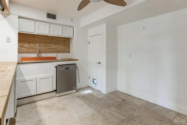 an empty room with a empty space