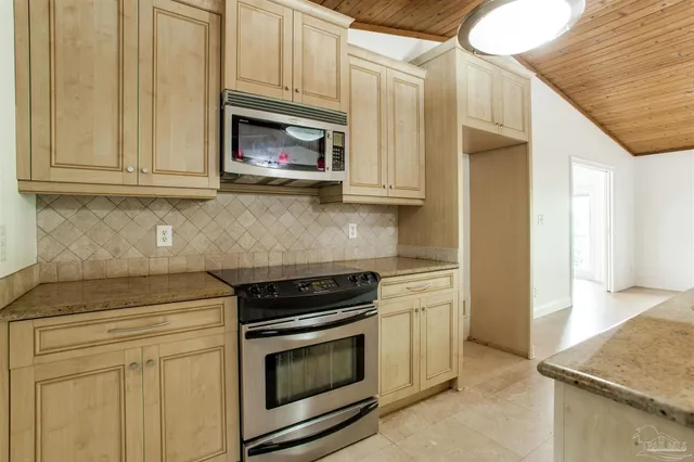 $649,900 | 713 Roanoke Court, Gulf Breeze, FL 32561