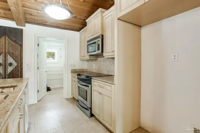 $649,900 | 713 Roanoke Court, Gulf Breeze, FL 32561