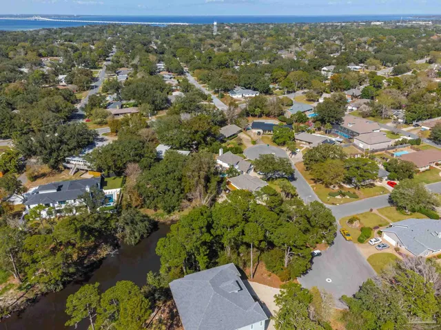 $649,900 | 713 Roanoke Court, Gulf Breeze, FL 32561