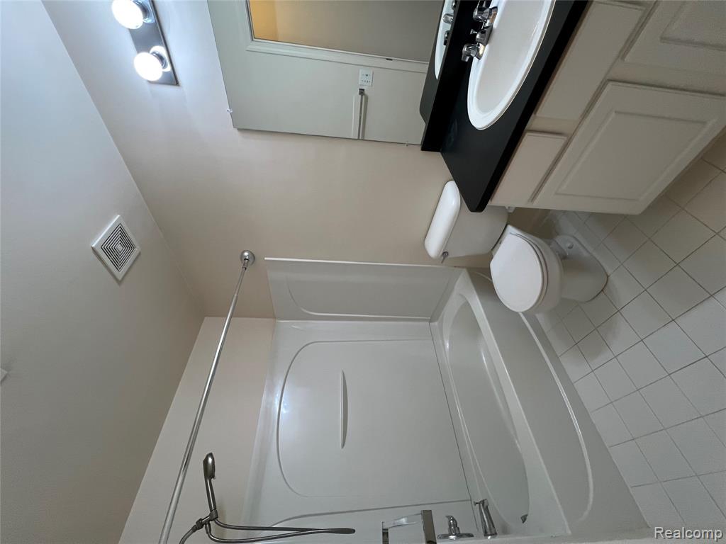 316 North Wixom Road, Unit 33 Wixom, MI 48393 - Photo 8 of 18