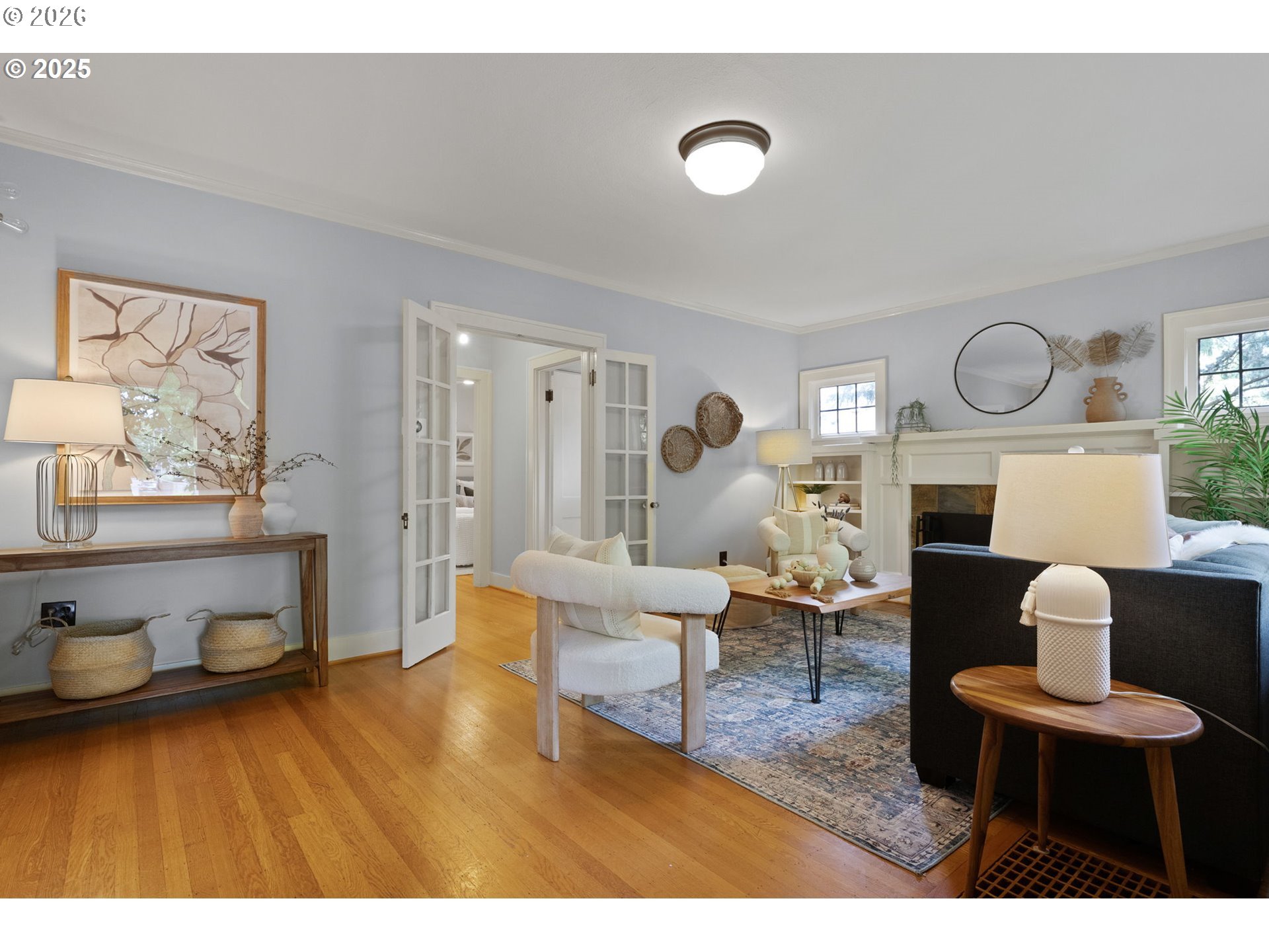 436 Southeast 44th Avenue Portland, OR 97215 - Photo 6 of 46 Living Room/Entrance